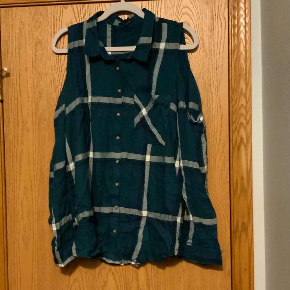 Plaid button up top with shoulder cut outs size 3x